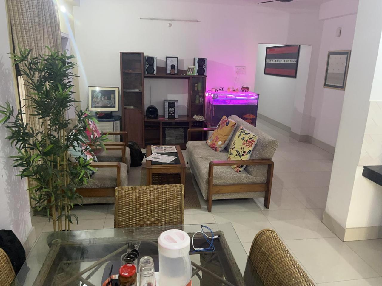Gruham Sojourn Homestay กูวาฮาติ ภายนอก รูปภาพ